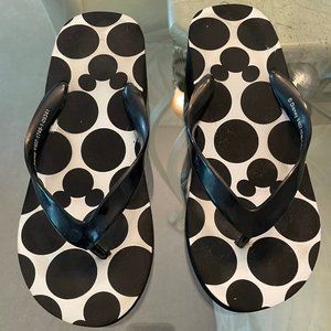Disney black and white platform flip flops 9.5